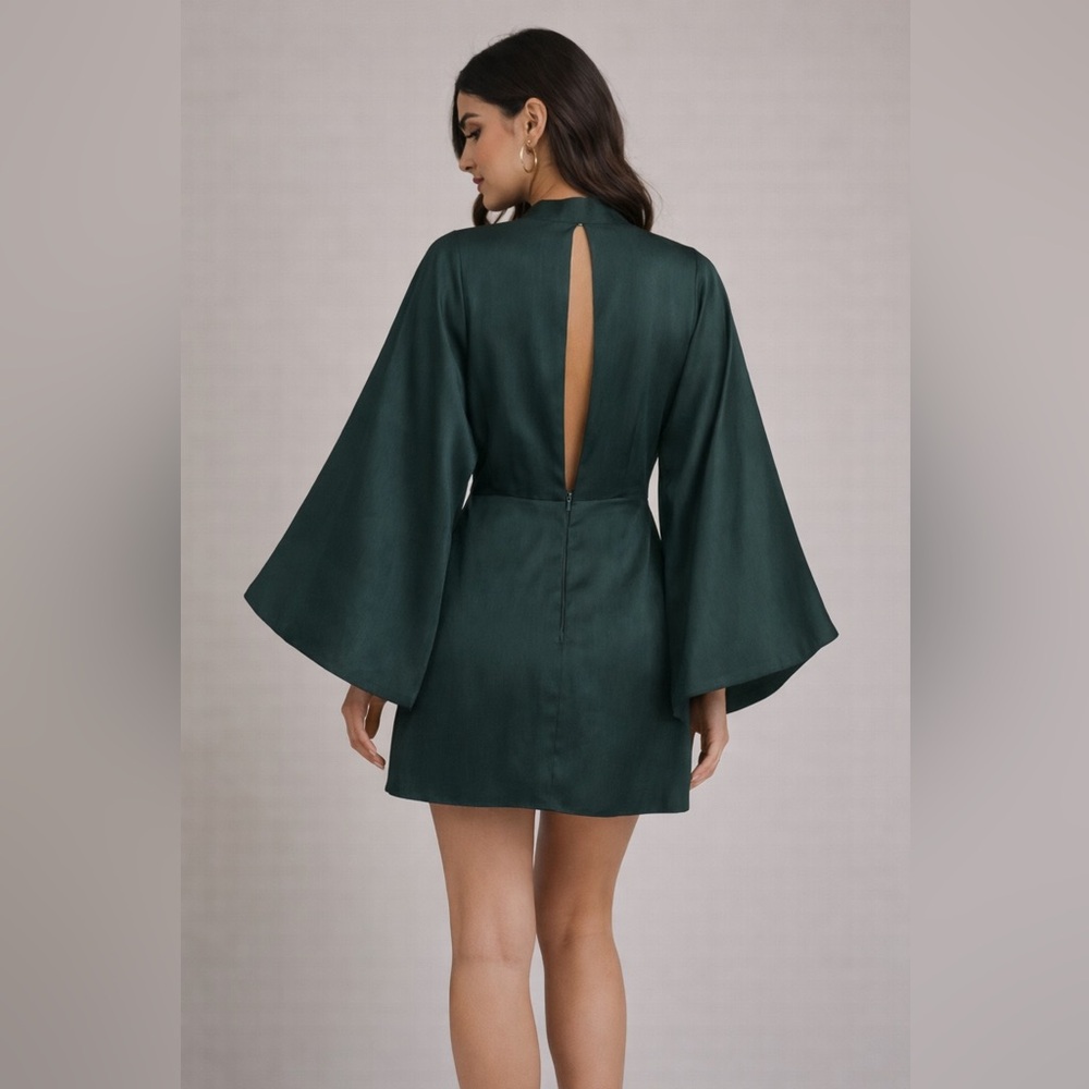 🔥 Storia Emerald Green Mini Dress | Deep Plunge | Bell Sleeves | Like New